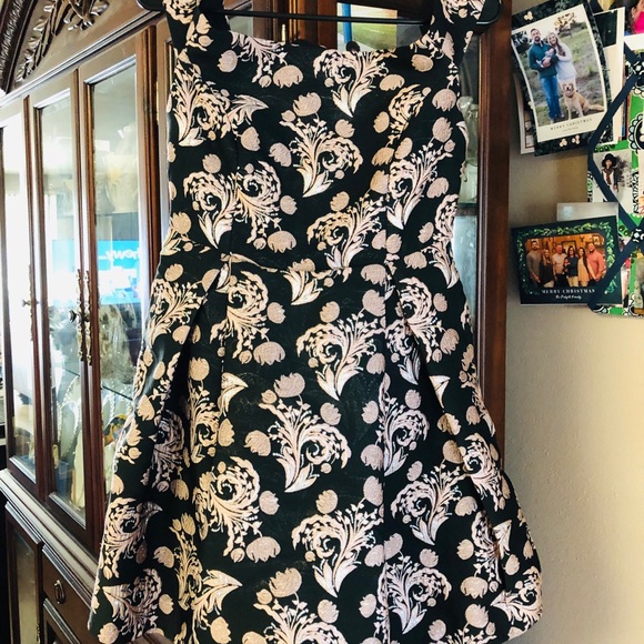 Francesca's Collections Dresses & Skirts - Francesca’s Off The Shoulder Party Dress Francesca's Collections Dresses & Skirts - Francesca’s Off The Shoulder Party Dress